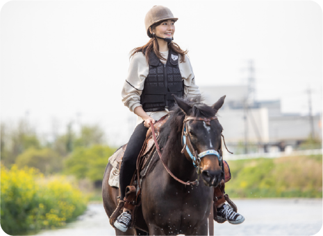 乗馬している女性