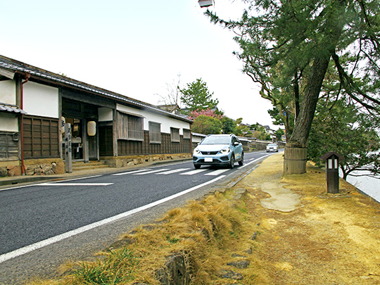 武家屋敷が残る塩見縄手（松江）