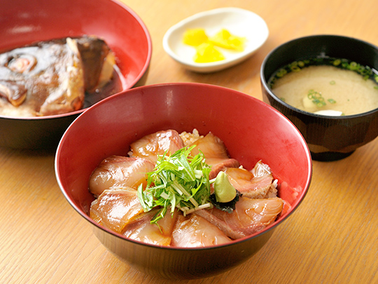 みなと食堂のかんぱち漬け丼（鹿屋市）