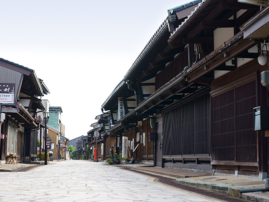 金屋町の石畳の町並み（高岡）