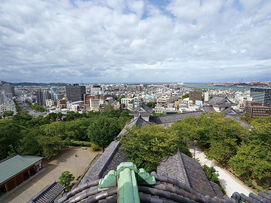 和歌山城天守から市街を一望