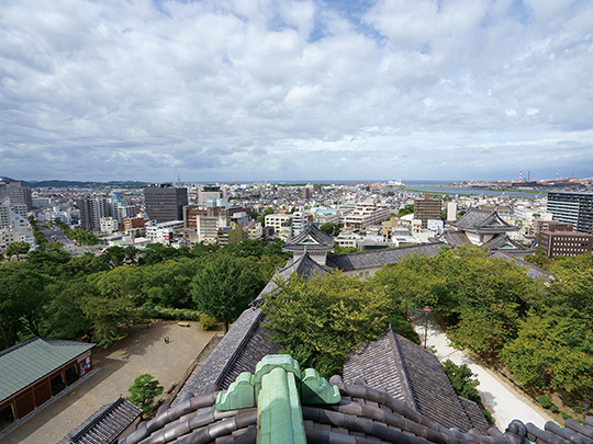 和歌山城天守から市街を一望